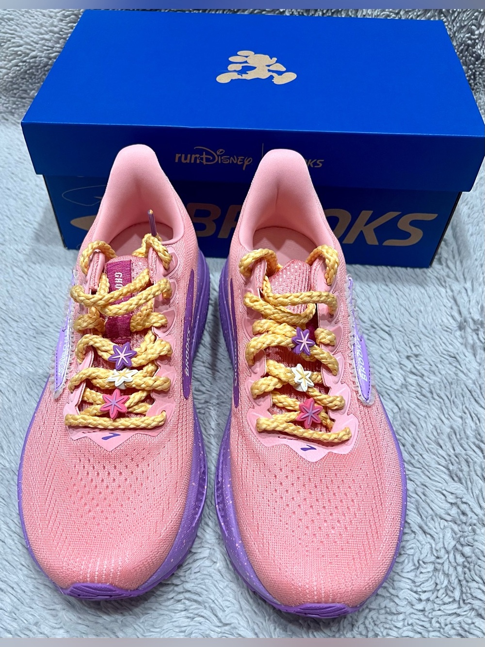 *NEW IN BOX* Brooks x runDisney Rapunzel Ghost 17 Running Sneaker Women’s 8.5 - Picture 8 of 16